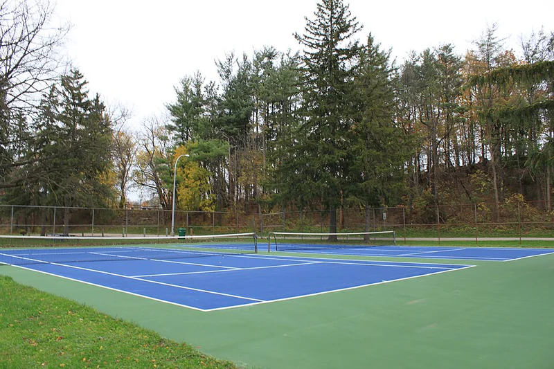 Tennis in Extreme Heat: Stop Signs That Matter More Than Toughness
